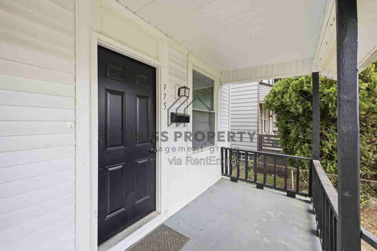 977 Miller Ave - Photo 5 of 29