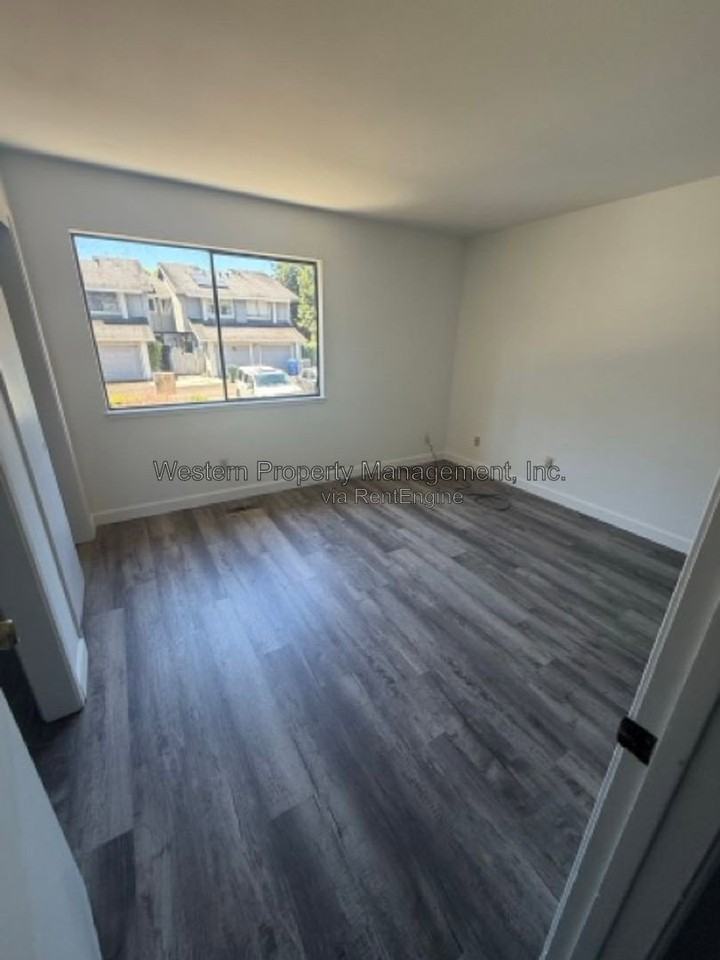 2870 Park Ave #C - Photo 6 of 8