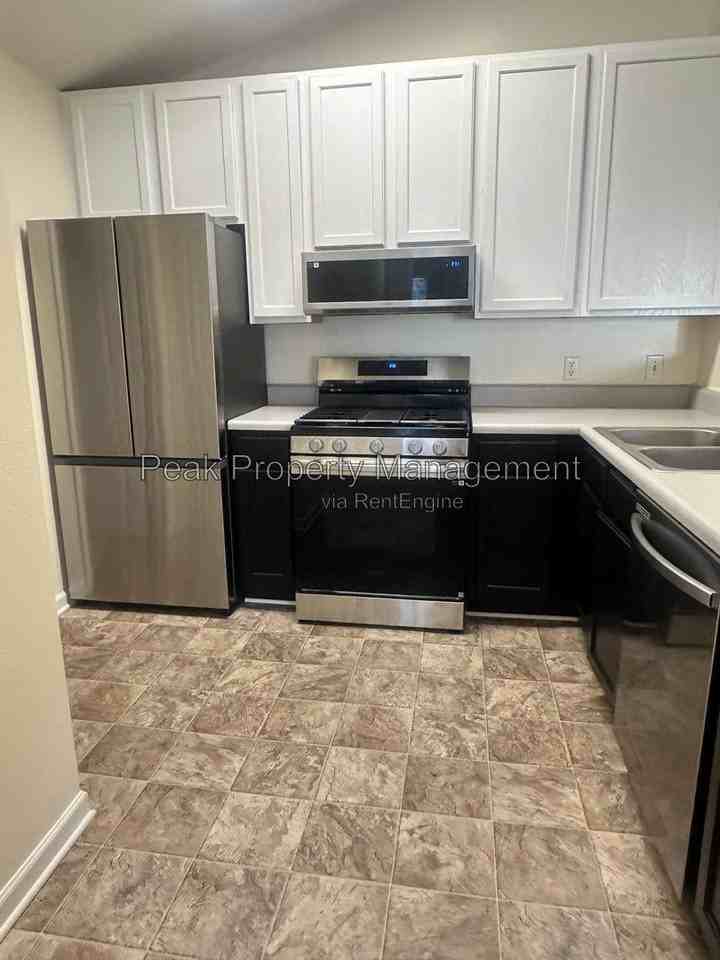 9611 Links Way #N - Photo 2 of 24