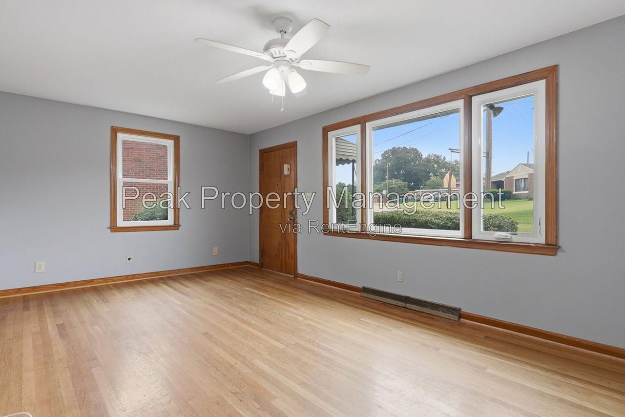 912 Augusta Ave - Photo 3 of 18