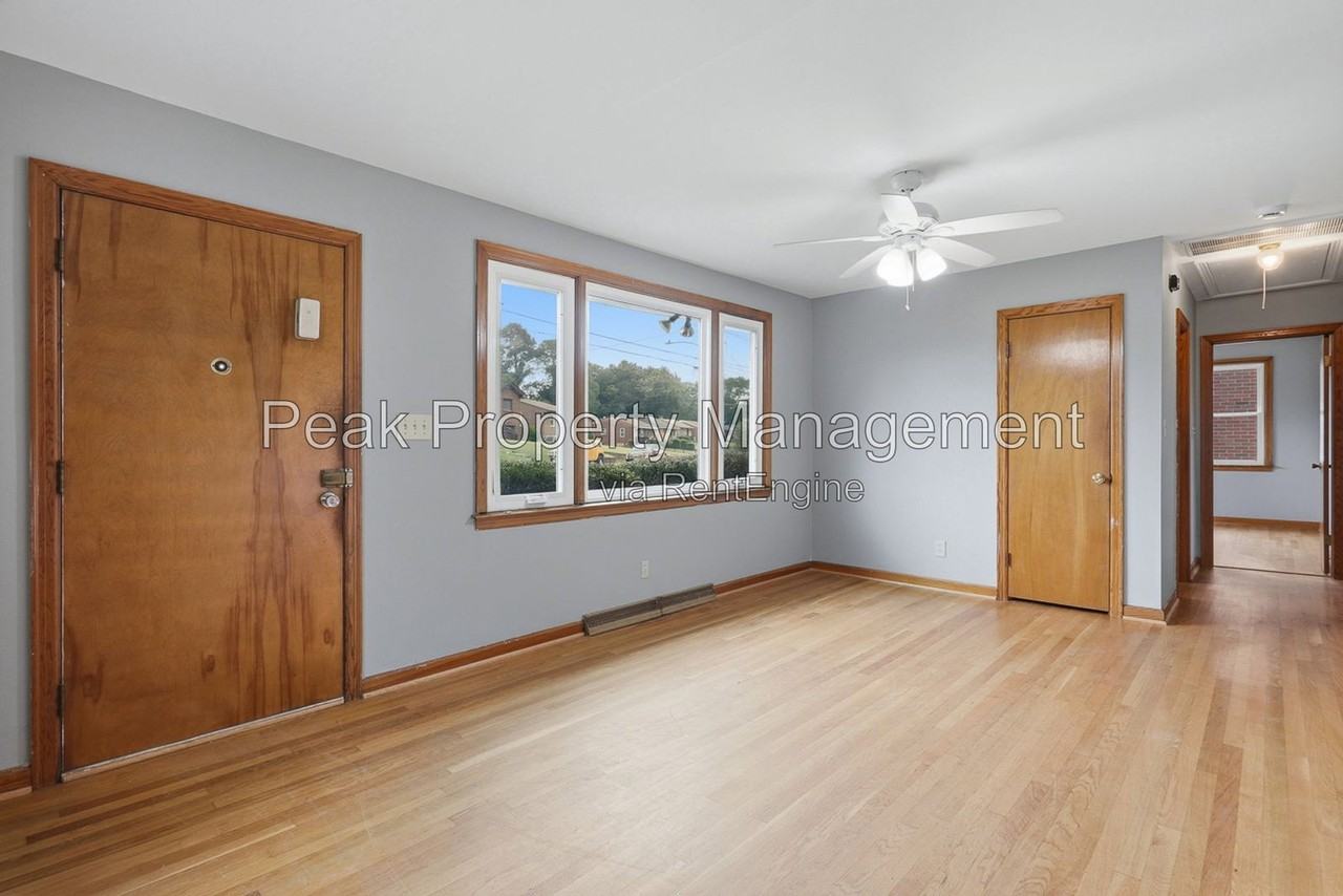 912 Augusta Ave - Photo 4 of 18