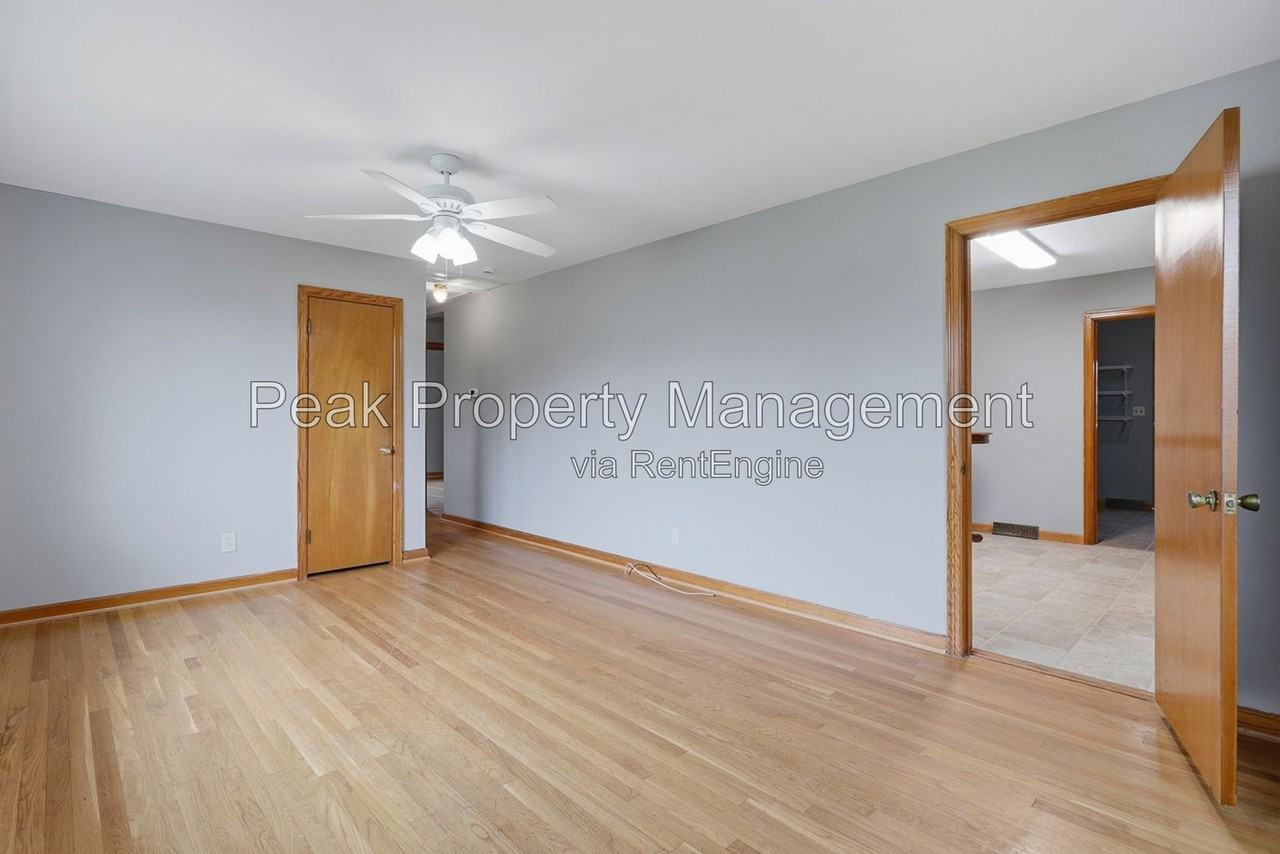 912 Augusta Ave - Photo 5 of 18