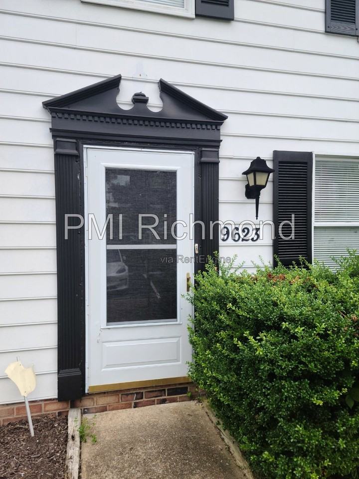 9623 Greenmeadow Cir - Photo 2 of 21