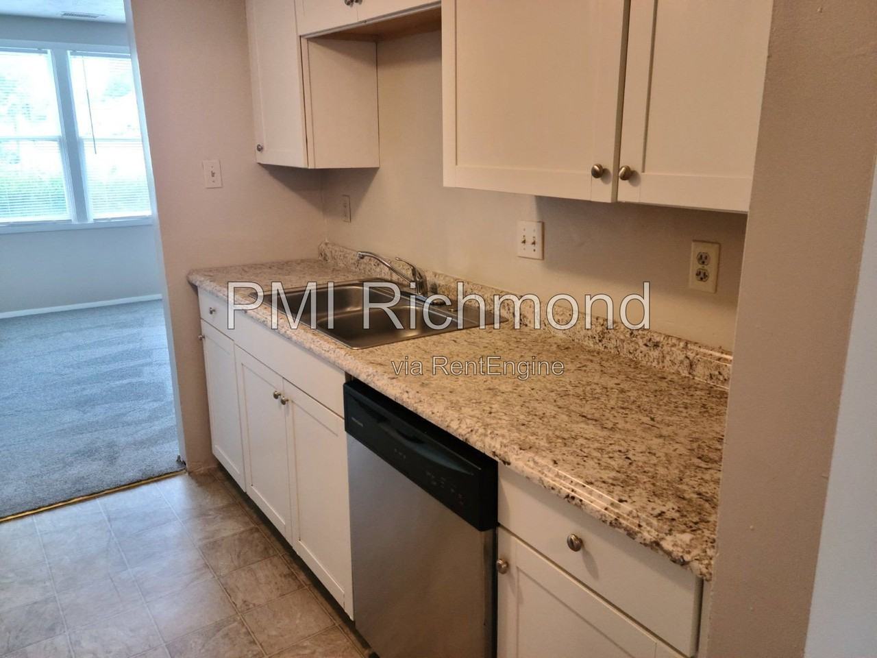 9623 Greenmeadow Cir - Photo 7 of 21