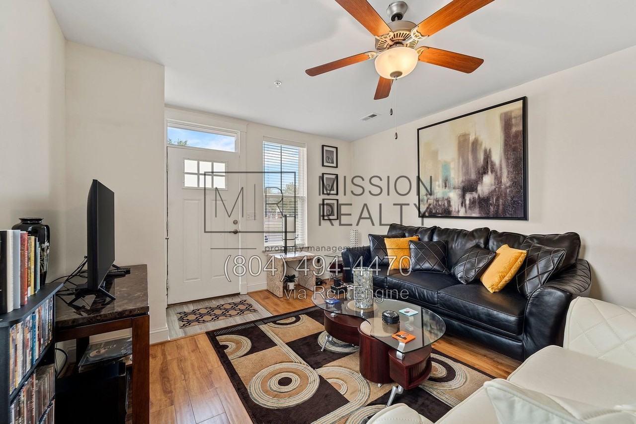 4323 Fountain Square Plz - Photo 3 of 22