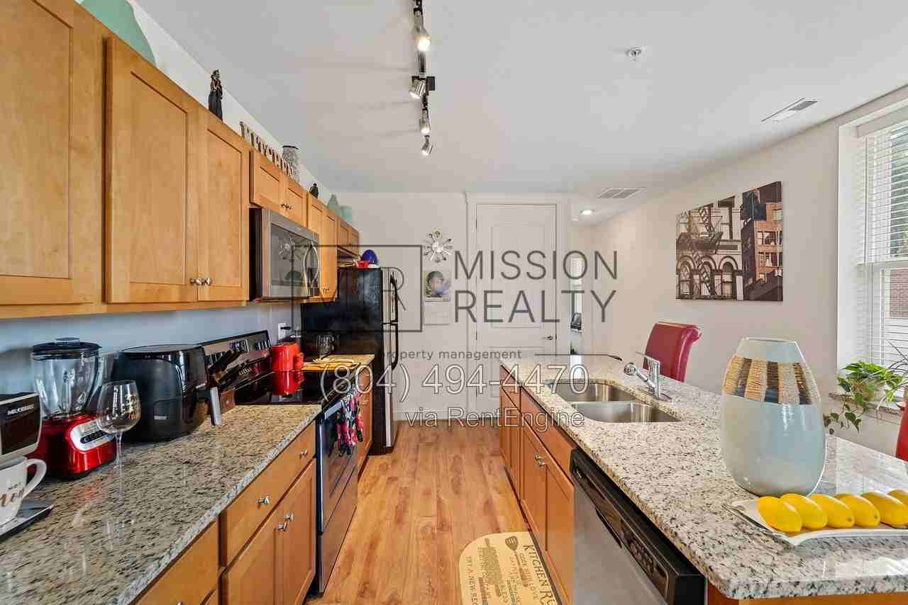 4323 Fountain Square Plz - Photo 7 of 22
