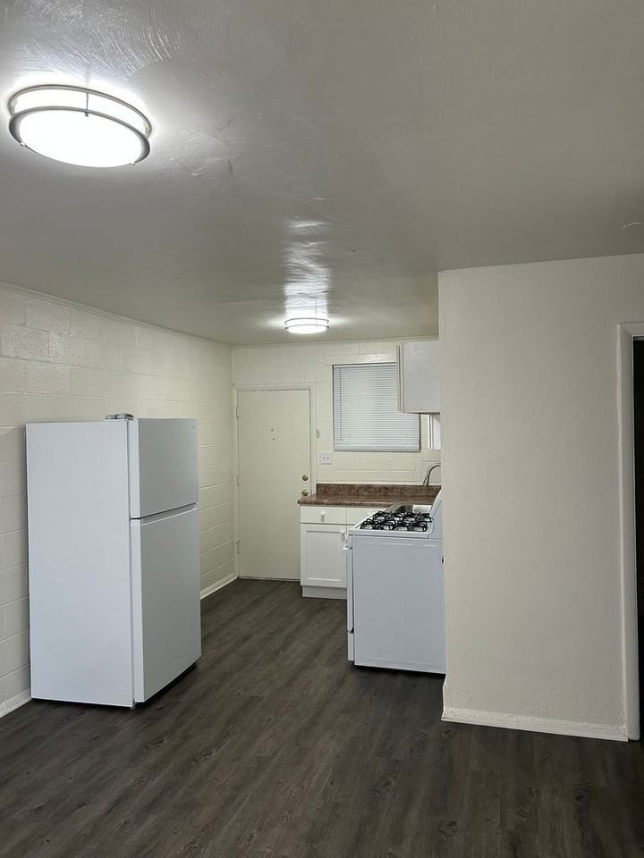827 15th Half Street #825-5 - Photo 3 of 7