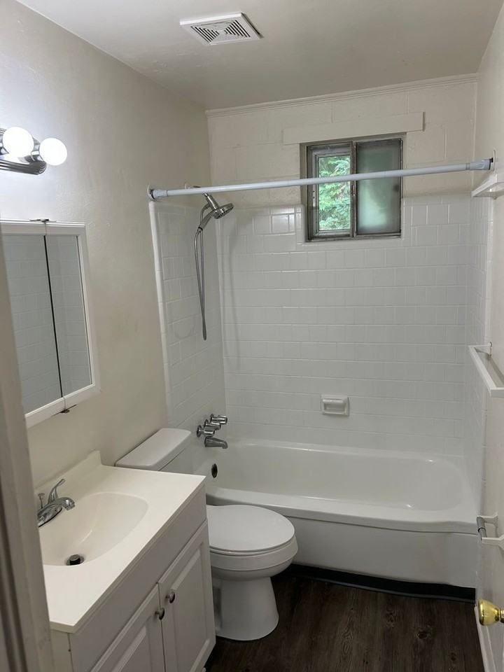 827 15th Half Street #825-5 - Photo 4 of 7