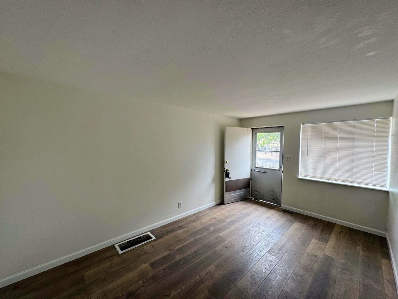 9285 E 14th Ave - Photo 3 of 10