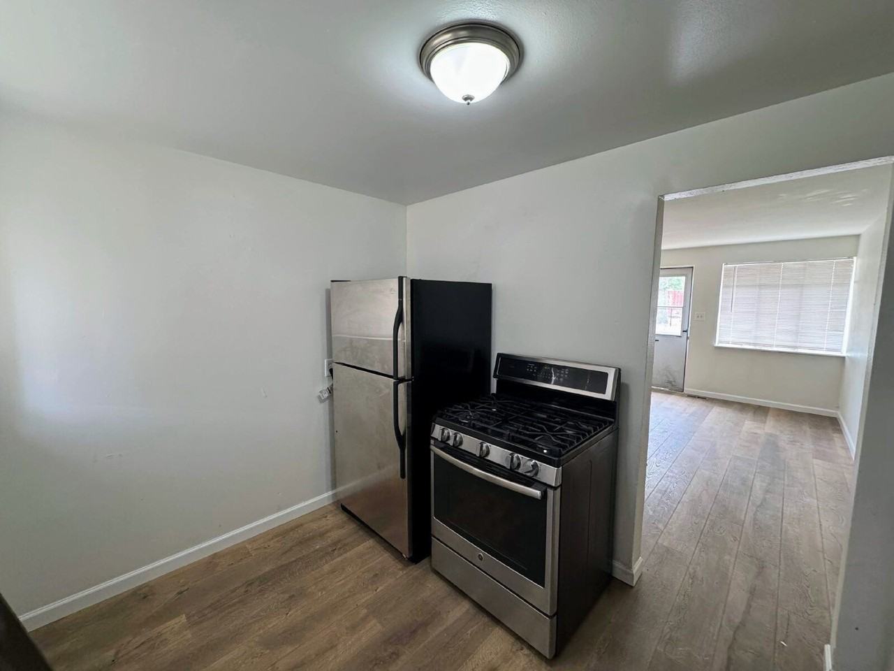 9285 E 14th Ave - Photo 4 of 10