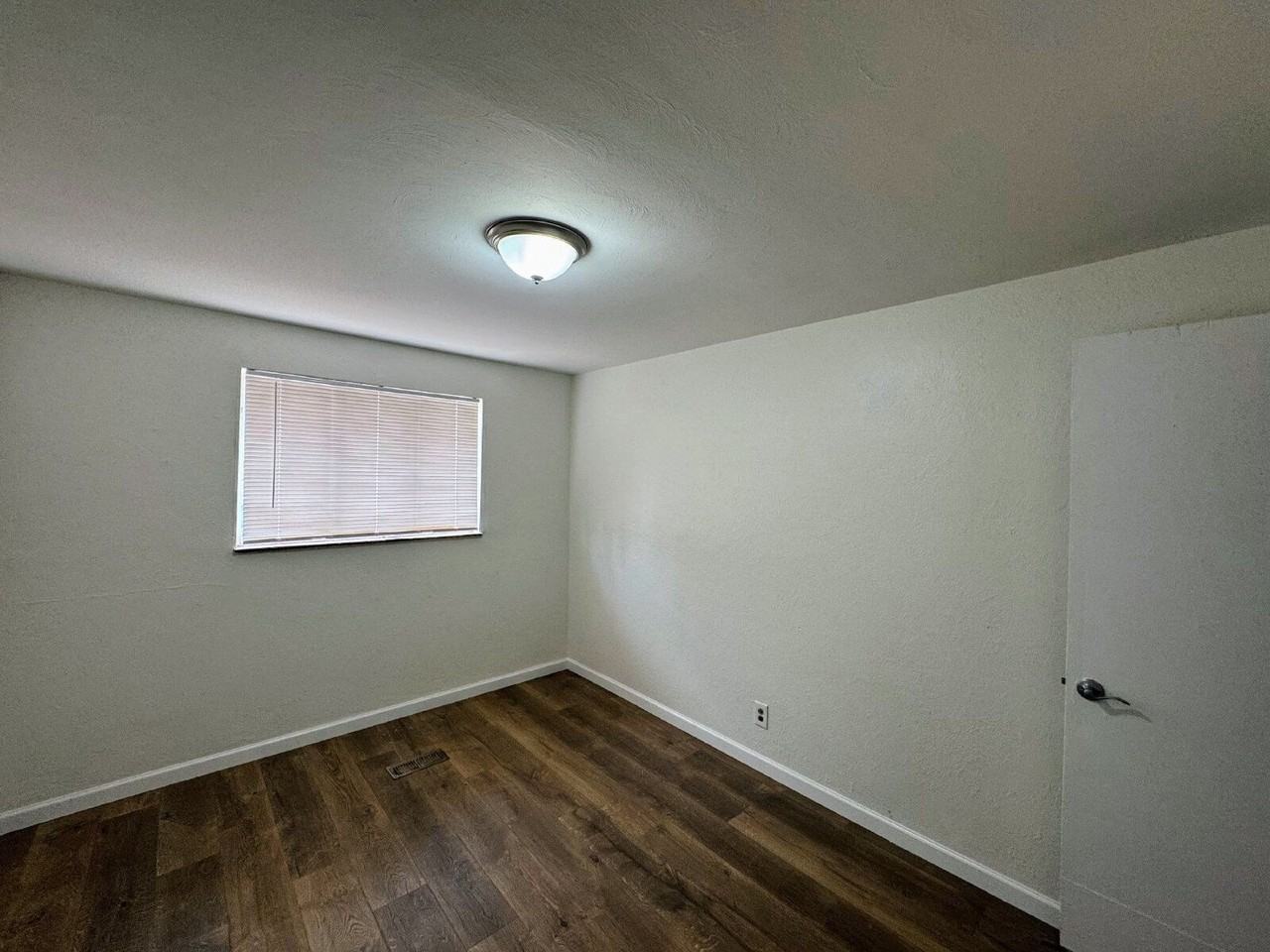 9285 E 14th Ave - Photo 5 of 10