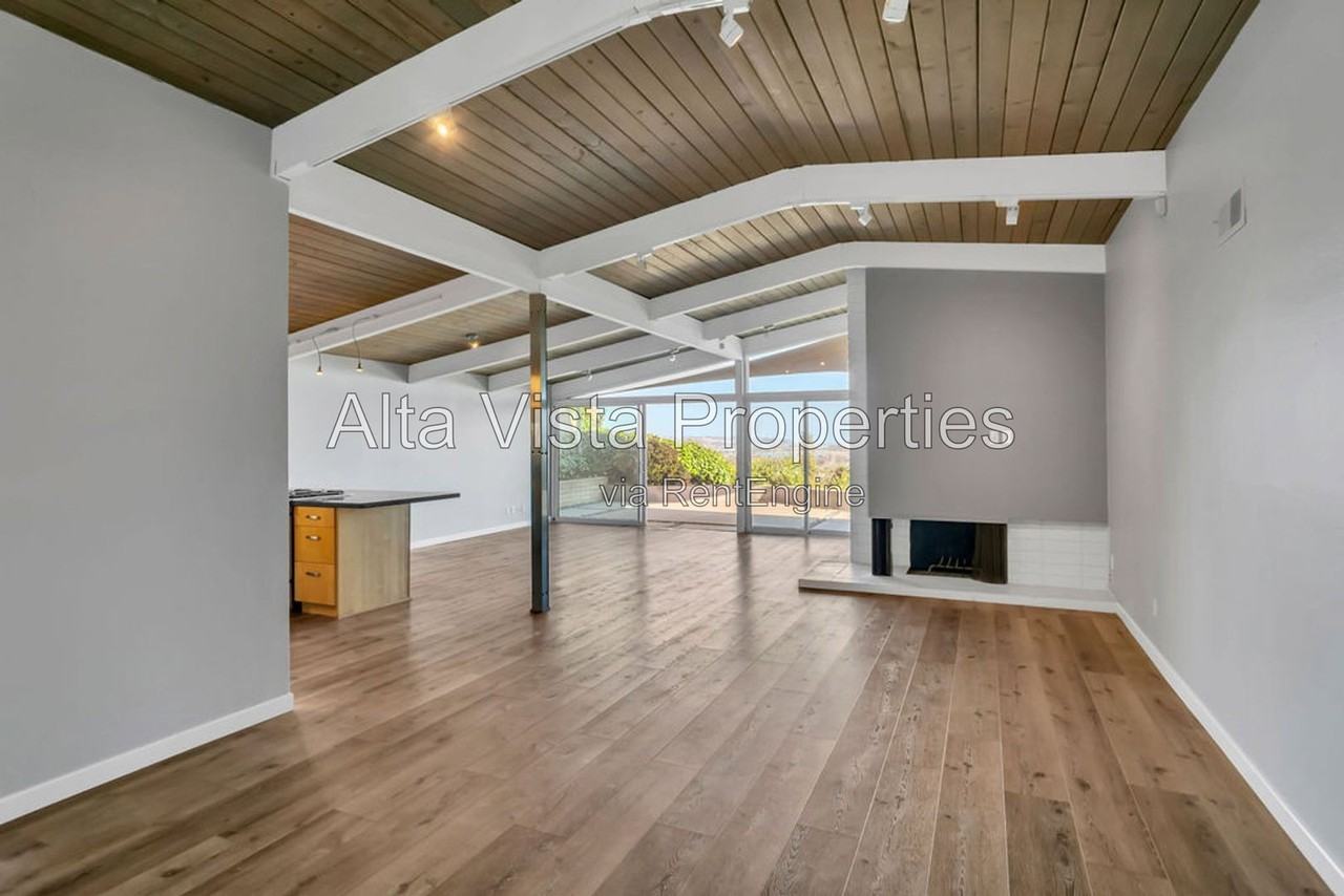 2569 Loring St - Photo 5 of 35
