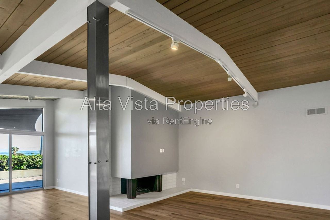 2569 Loring St - Photo 6 of 35