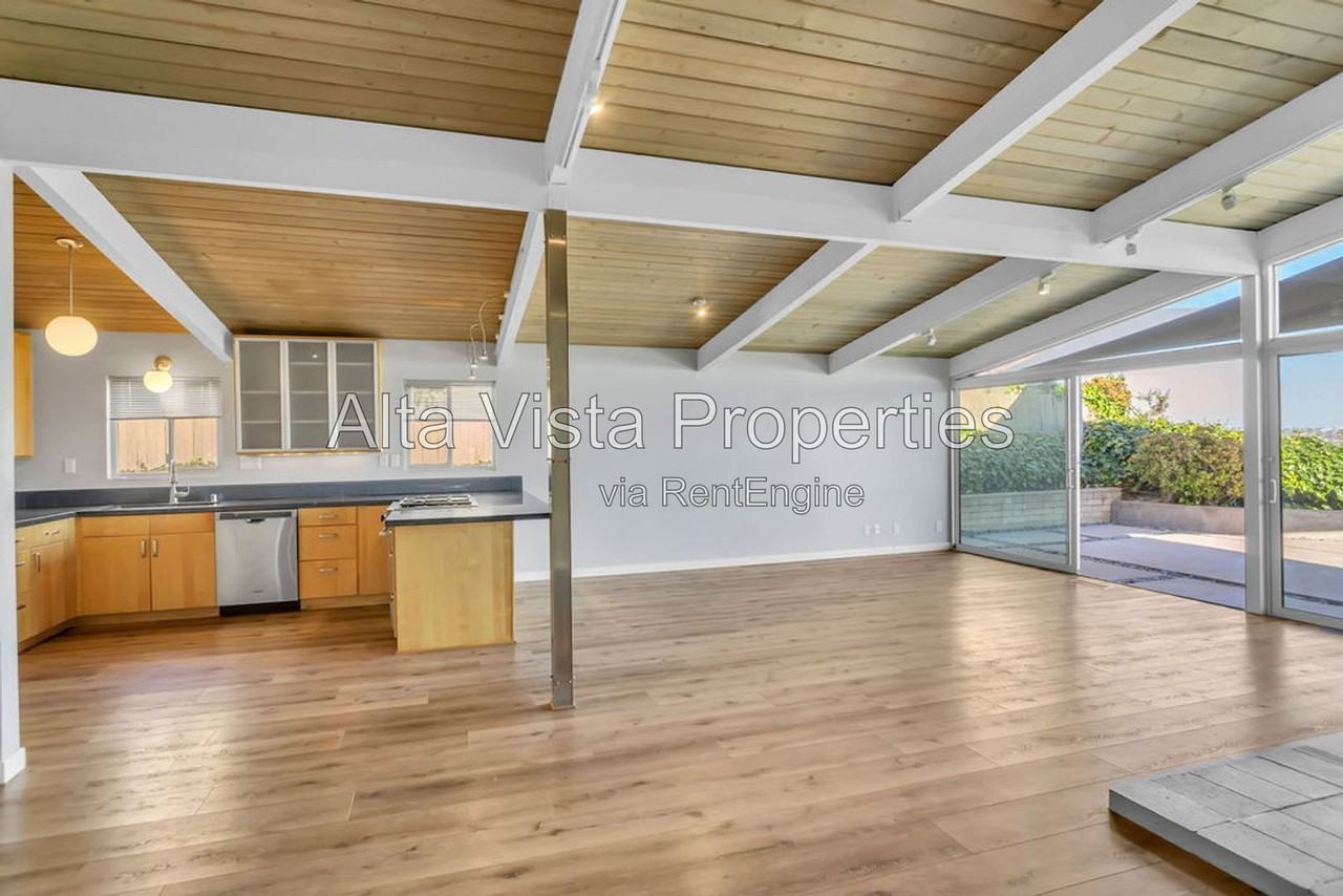 2569 Loring St - Photo 7 of 35