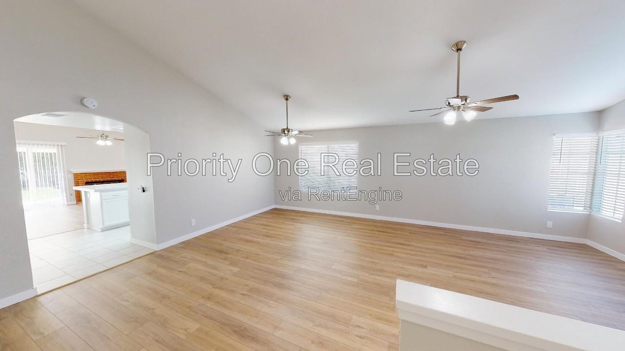 12441 Kestrel St - Photo 6 of 26