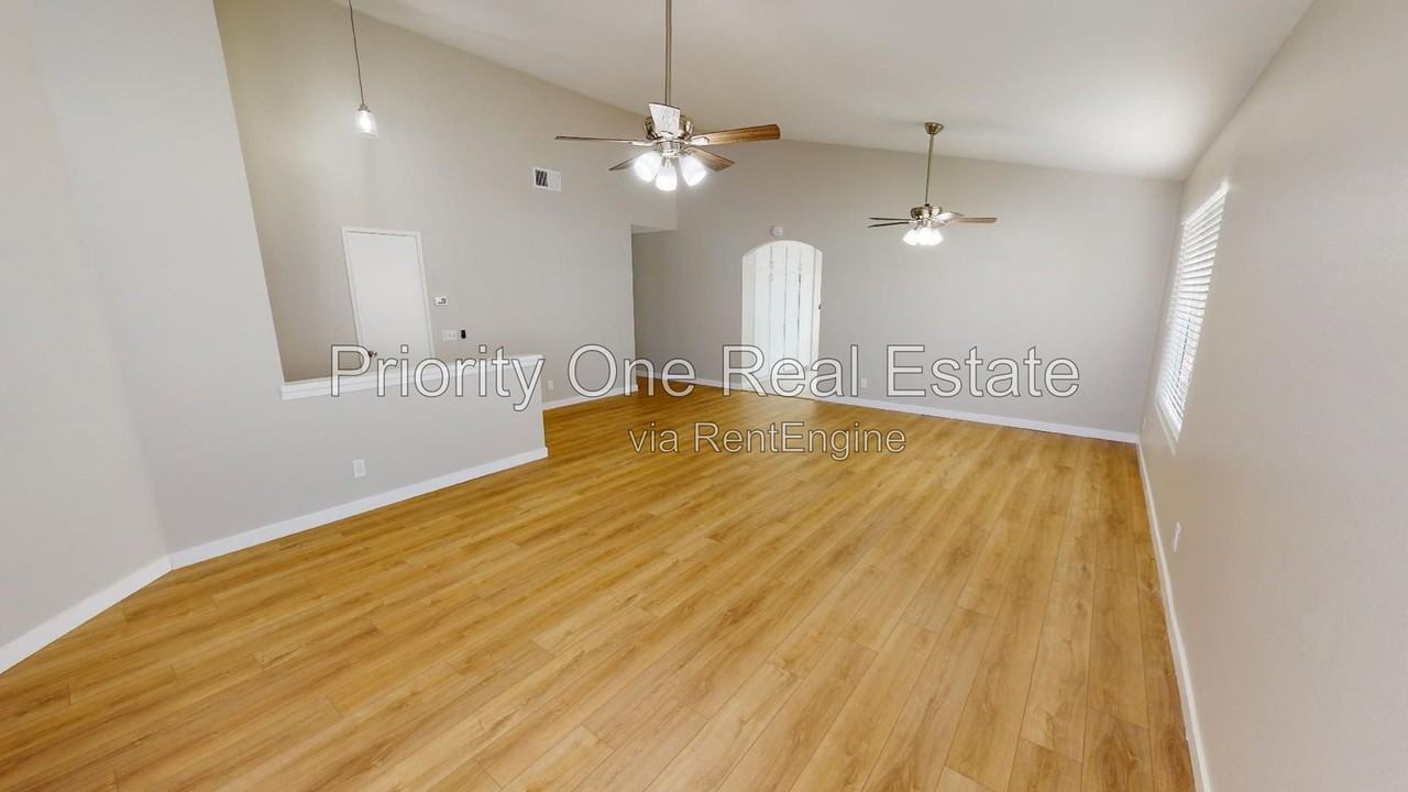 12441 Kestrel St - Photo 7 of 26