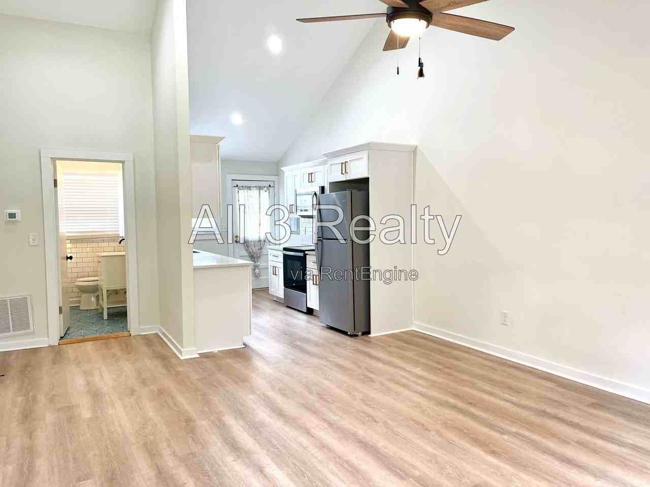 204 Bryan St - Photo 3 of 13