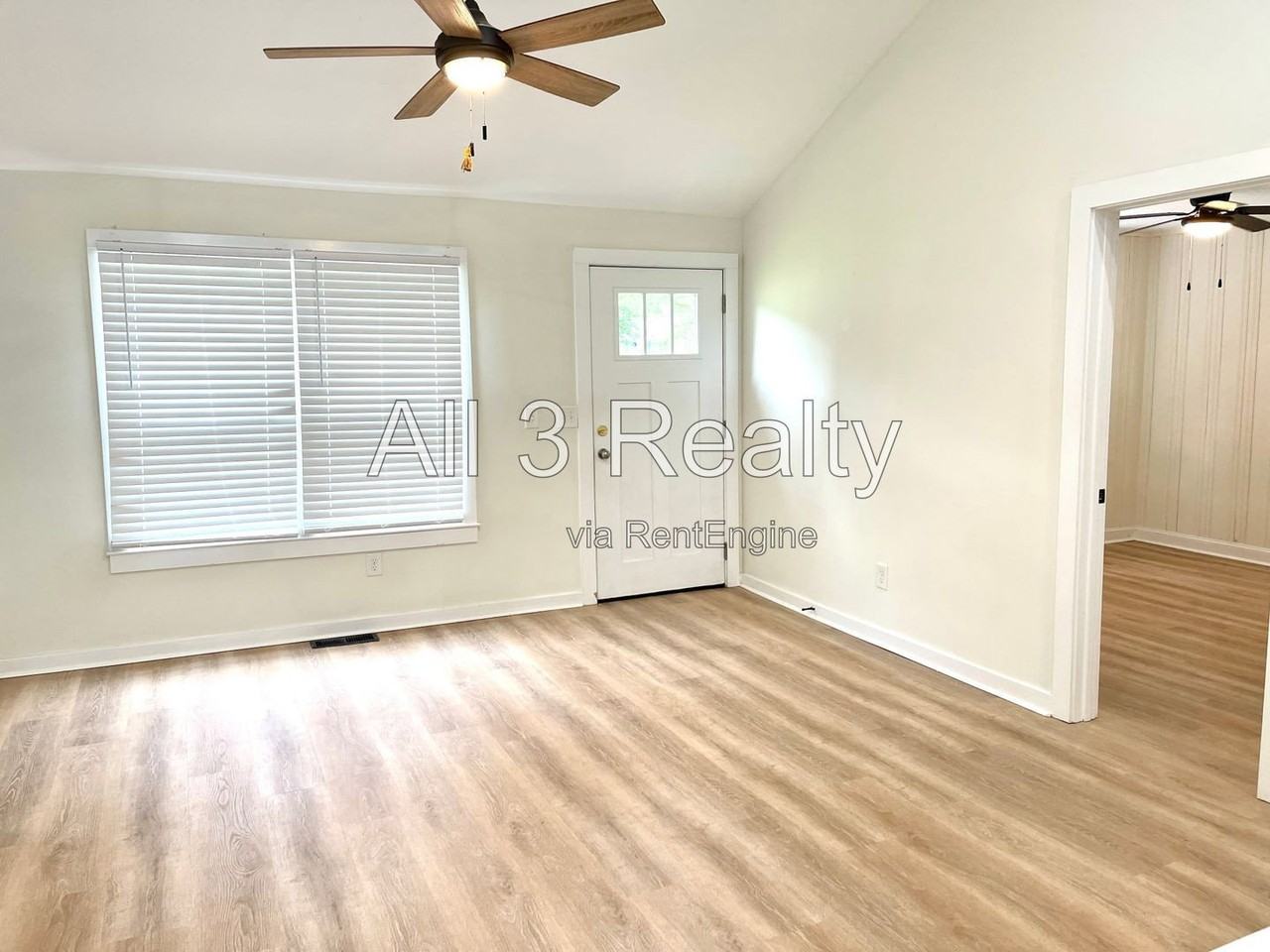 204 Bryan St - Photo 4 of 13