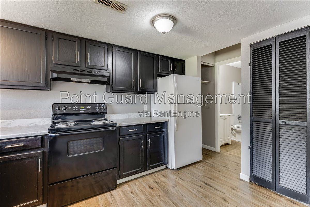 3041 Jackson North Avenue #4 - Photo 5 of 24
