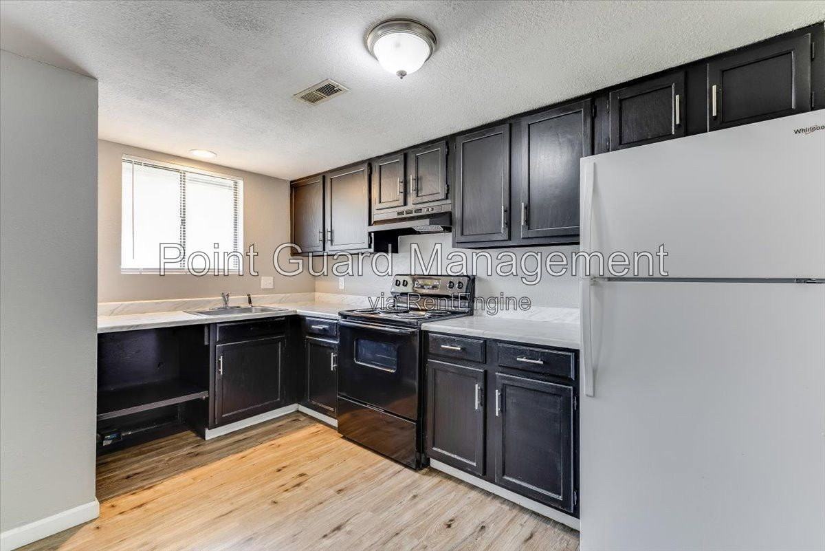 3041 Jackson North Avenue #4 - Photo 6 of 24