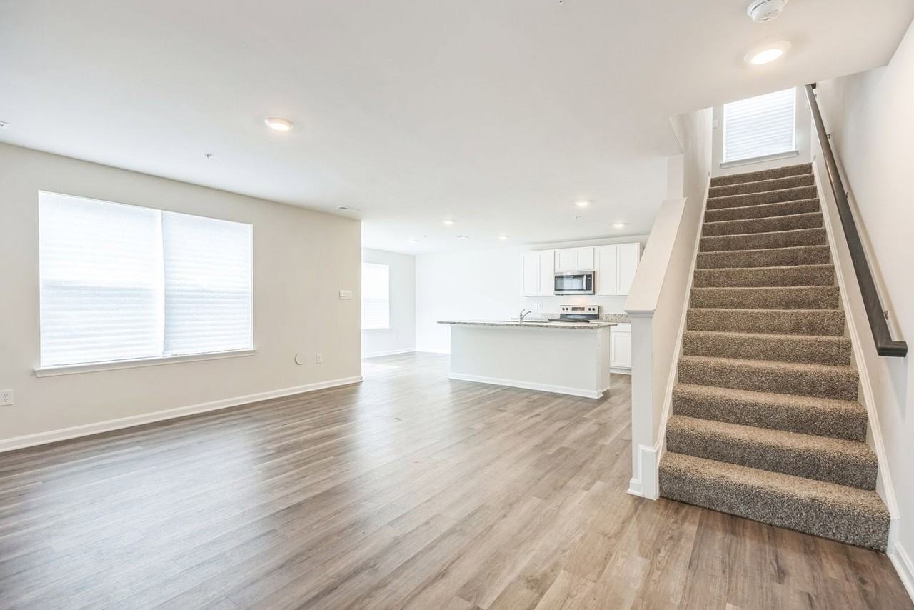 322 Forest Edge Ave - Photo 2 of 15