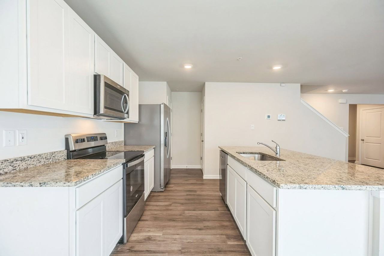 322 Forest Edge Ave - Photo 6 of 15