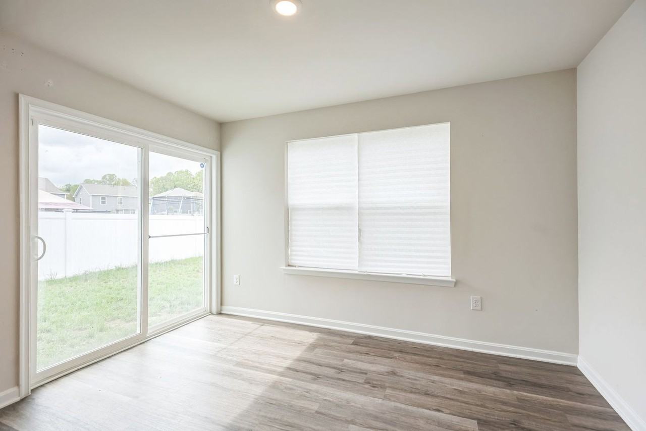 322 Forest Edge Ave - Photo 7 of 15