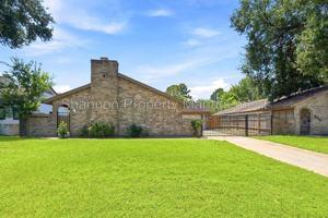 featured image of 6215 Autumn Arbor Dr