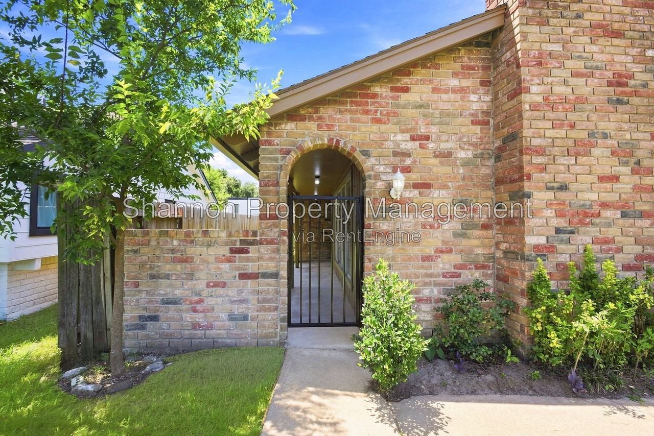 6215 Autumn Arbor Dr - Photo 4 of 40