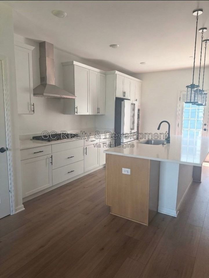 315 Didier Ct - Photo 4 of 23