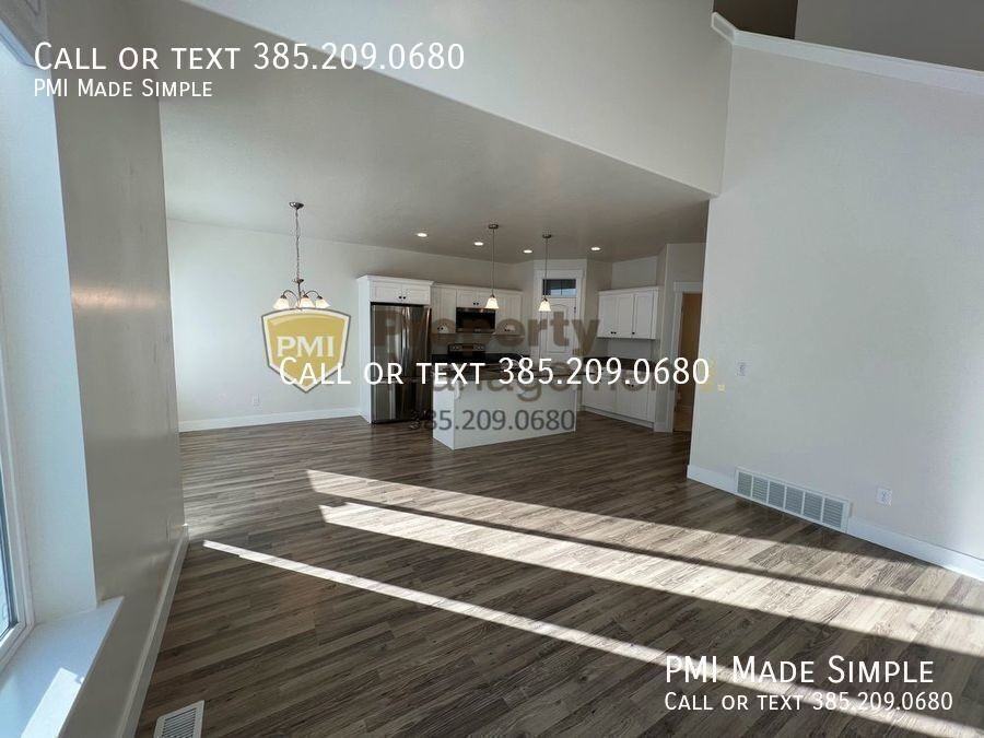 291 W 590 N - Photo 2 of 22