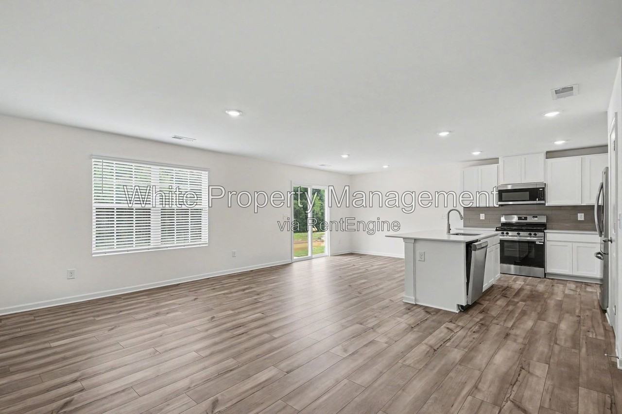 313 W 18th St - Photo 5 of 30