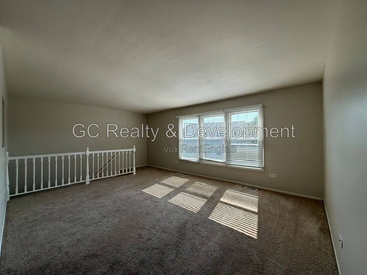 1052 Glouchester Hbr - Photo 2 of 19