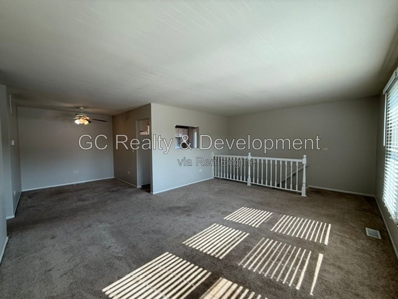 1052 Glouchester Hbr - Photo 3 of 19