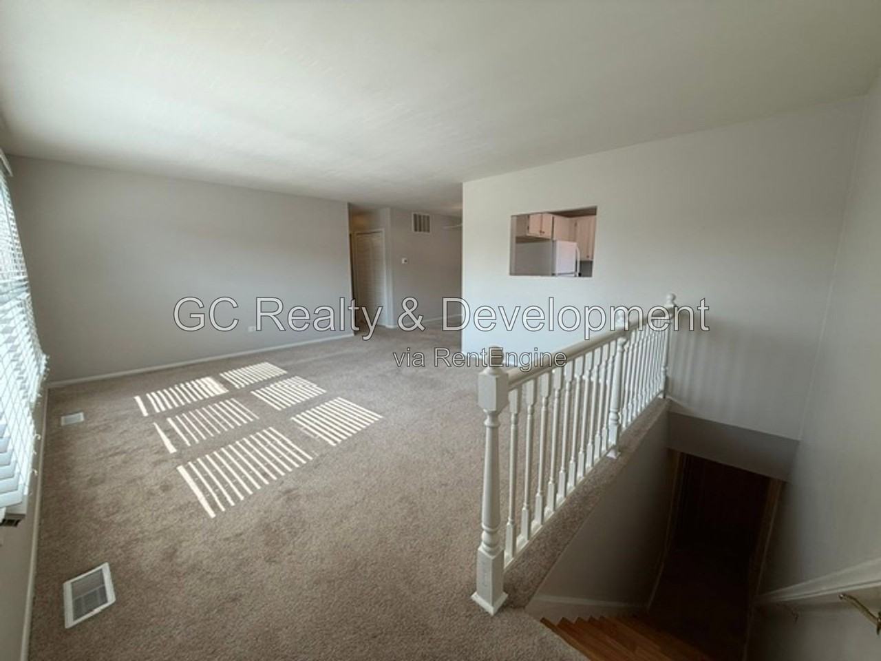 1052 Glouchester Hbr - Photo 4 of 19