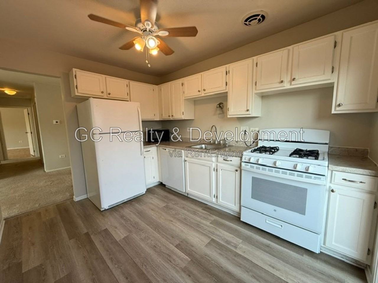 1052 Glouchester Hbr - Photo 6 of 19