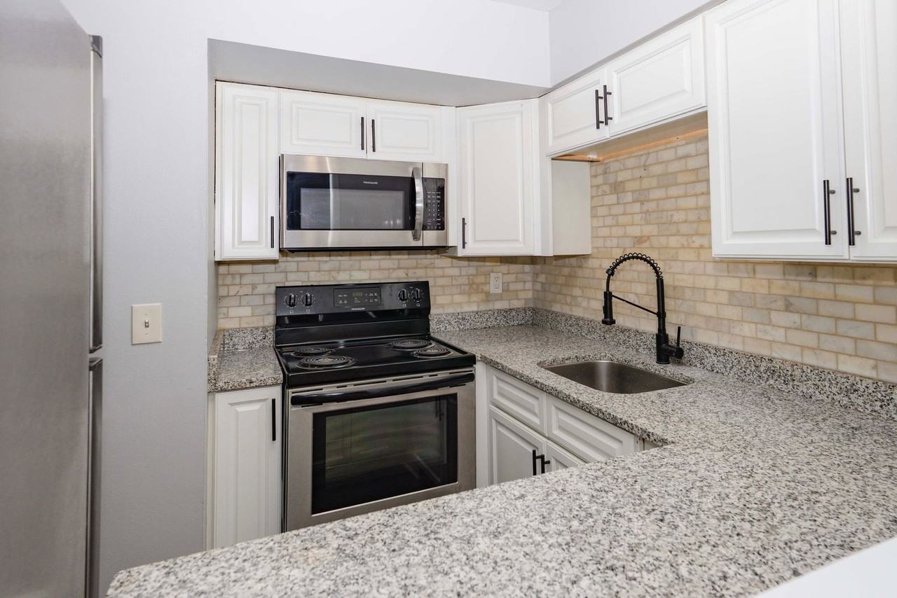 6419 Montgomery Rd #B4 - Photo 3 of 19