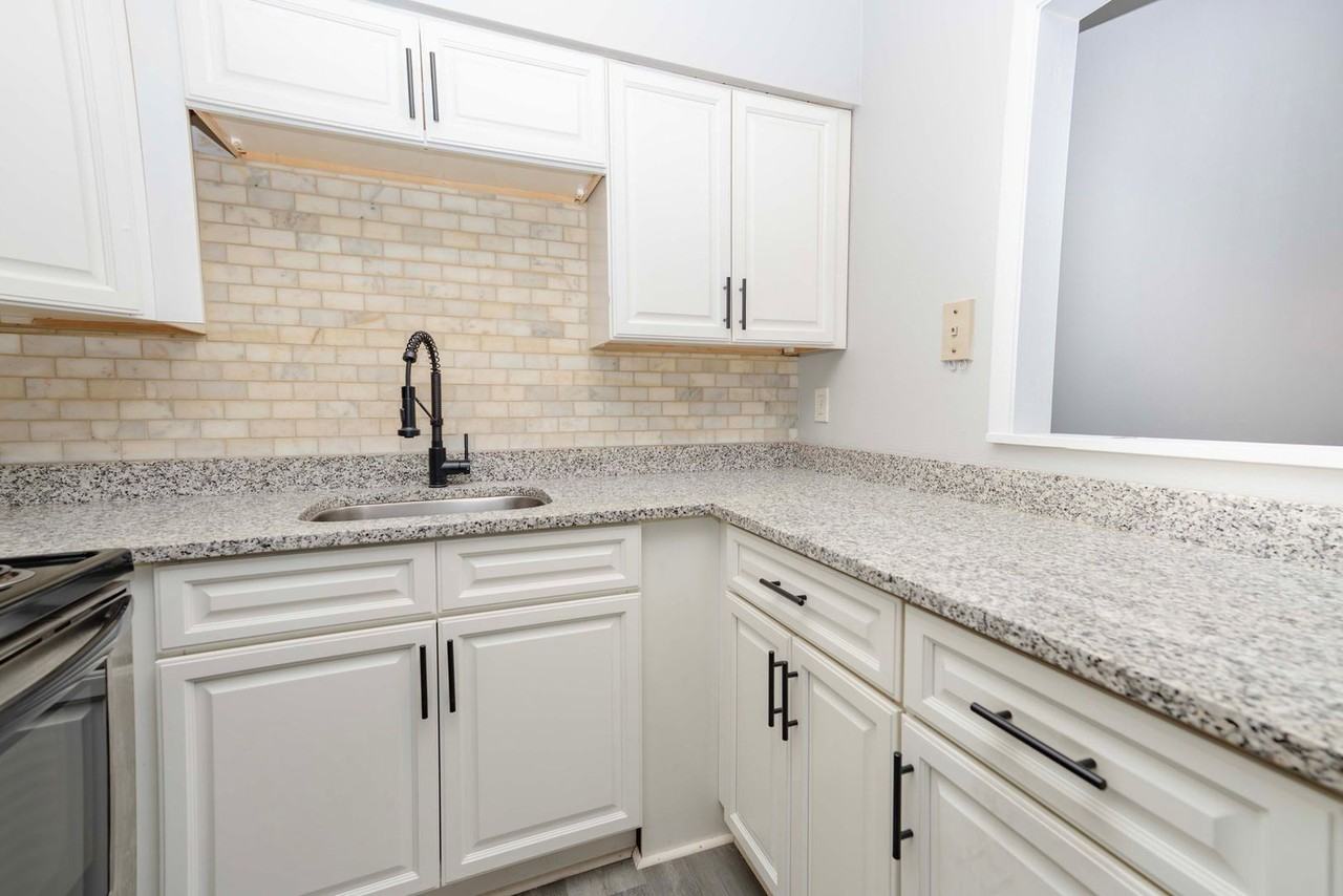 6419 Montgomery Rd #B4 - Photo 4 of 19