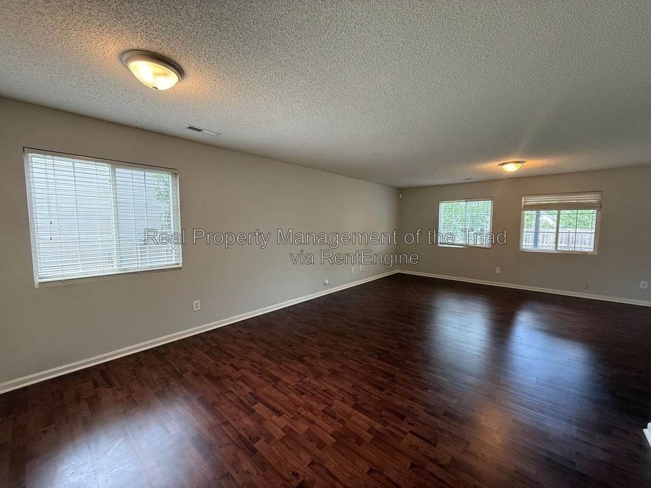 809 Topsail Dr - Photo 2 of 23