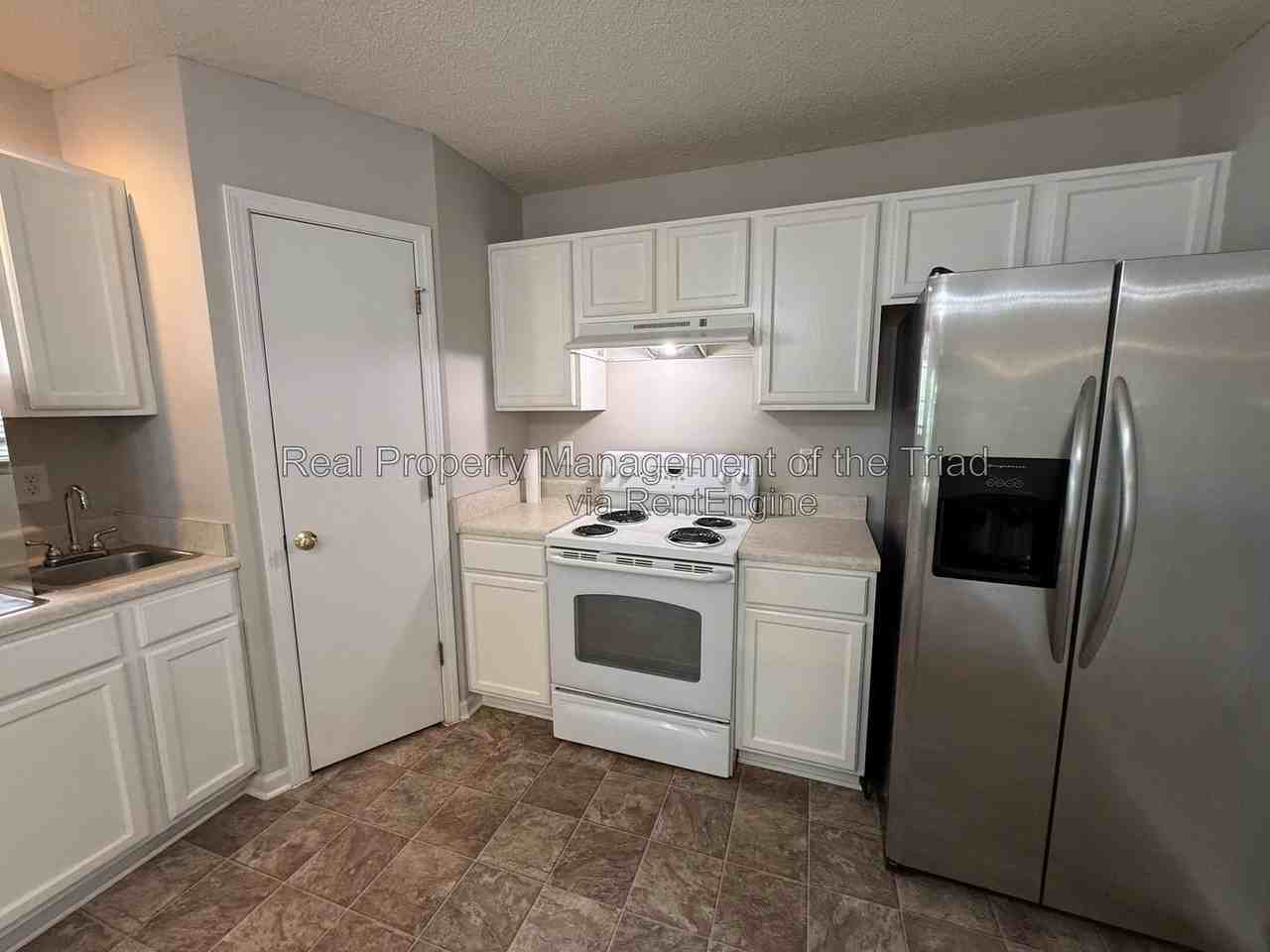 809 Topsail Dr - Photo 4 of 23