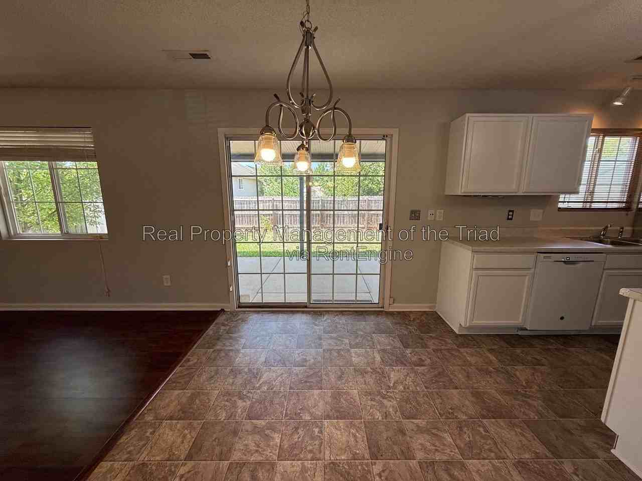 809 Topsail Dr - Photo 5 of 23