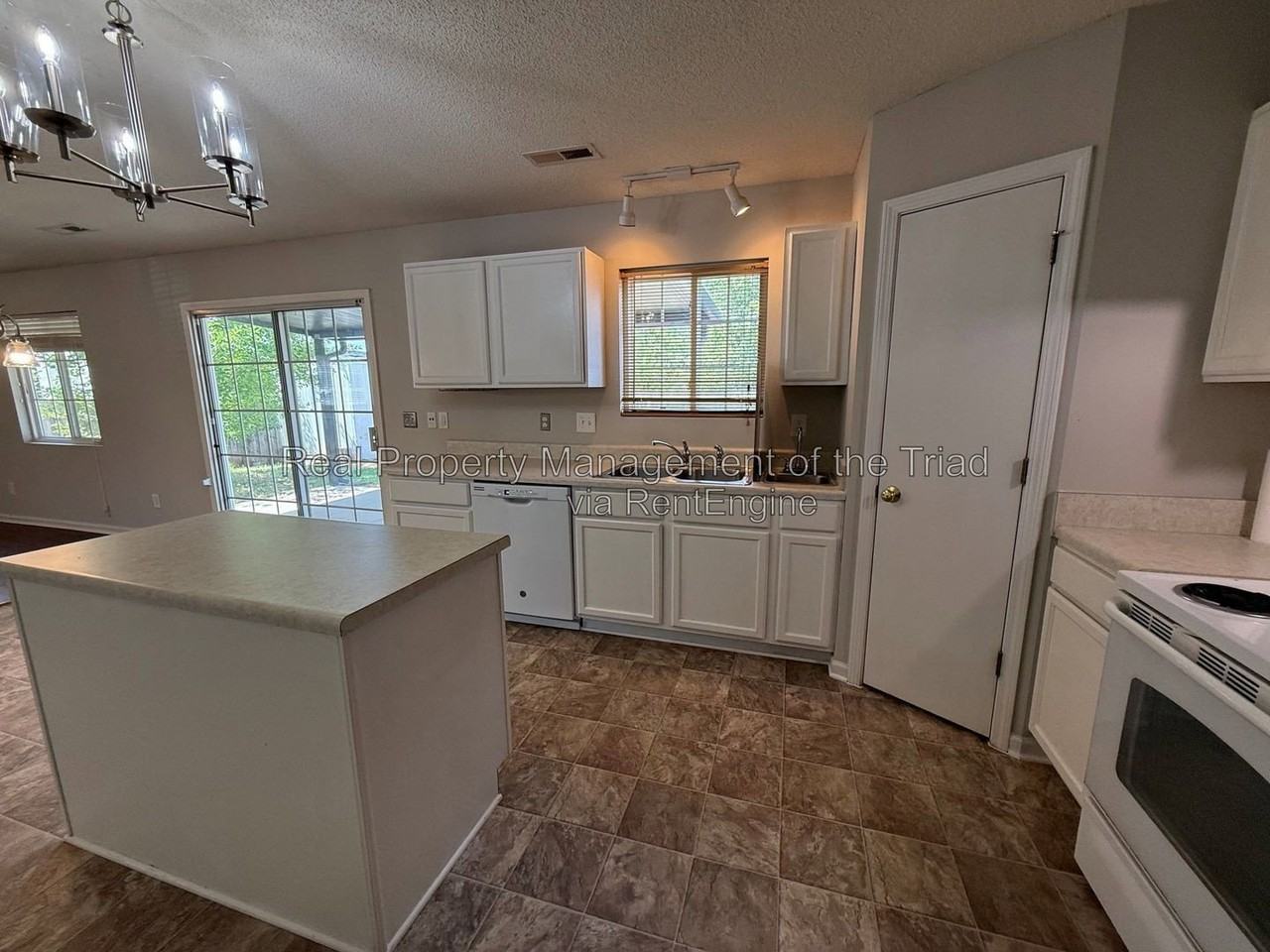 809 Topsail Dr - Photo 6 of 23
