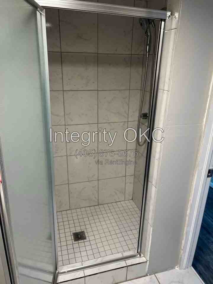 1119 N Boulevard - Photo 6 of 19