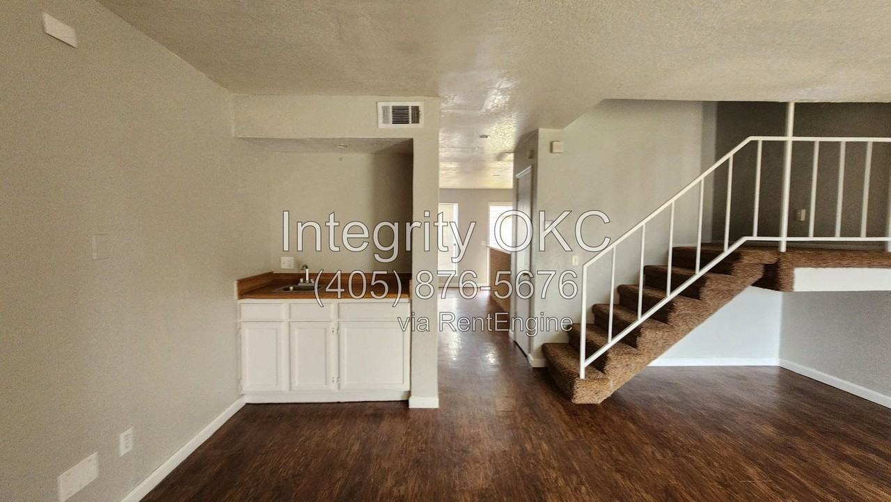 1315 Eastgate Dr - Photo 4 of 15