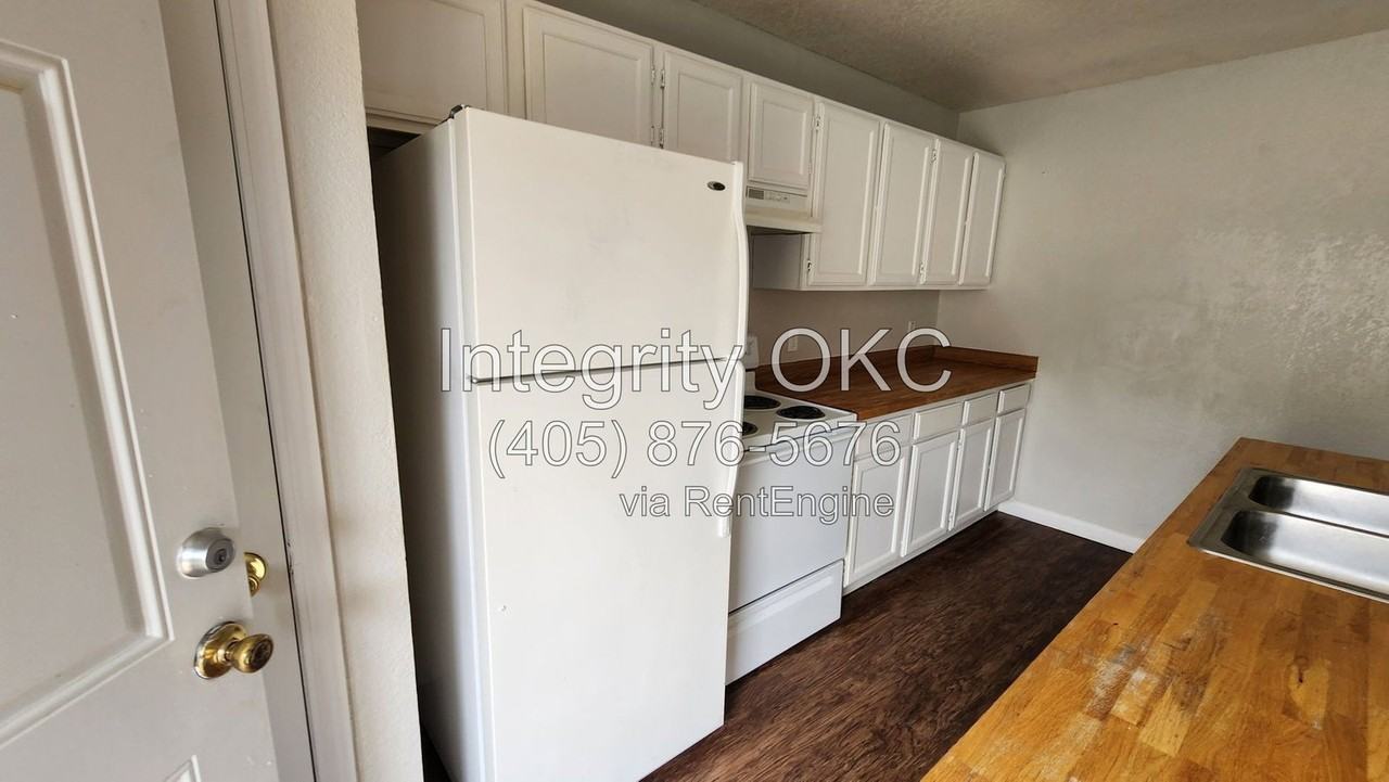 1315 Eastgate Dr - Photo 5 of 15