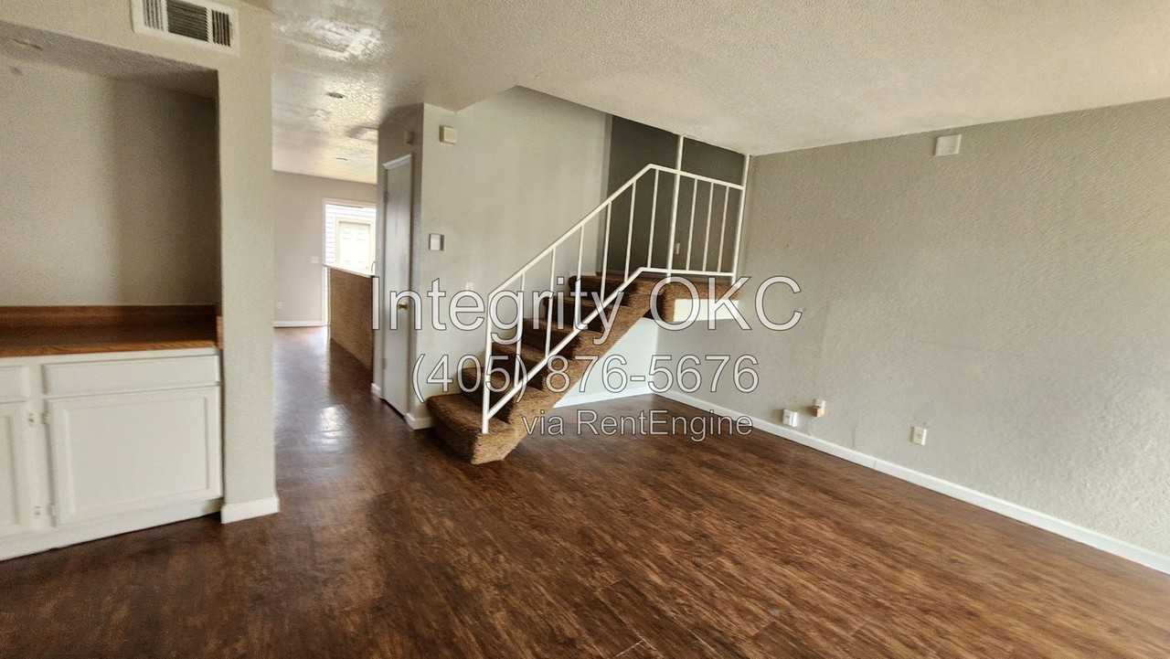 1315 Eastgate Dr - Photo 7 of 15