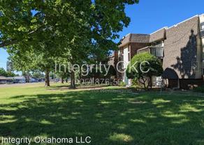 3805 N Rockwell Ave #210 - Photo 1 of 1