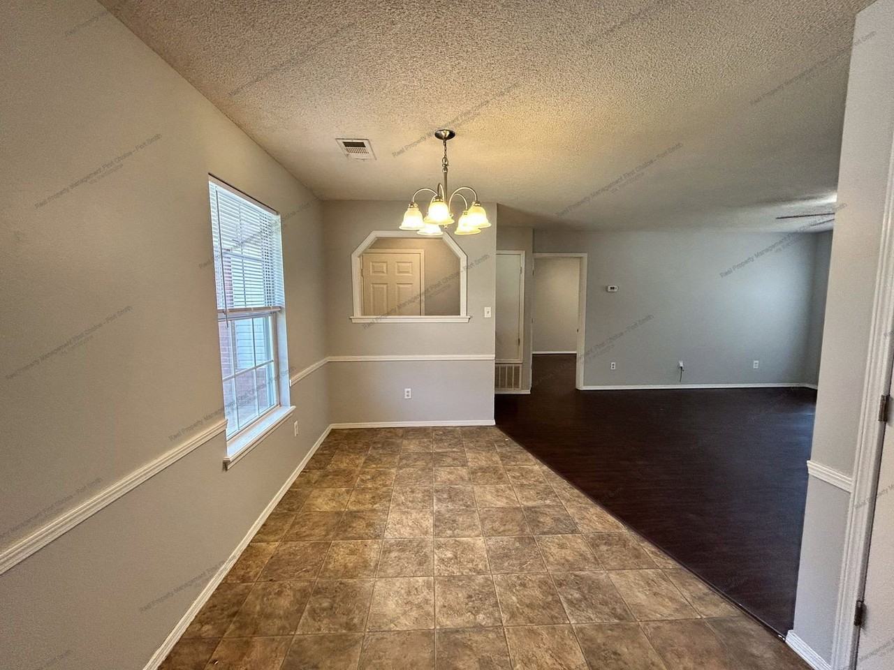1911 Whippoorwill Dr - Photo 4 of 19