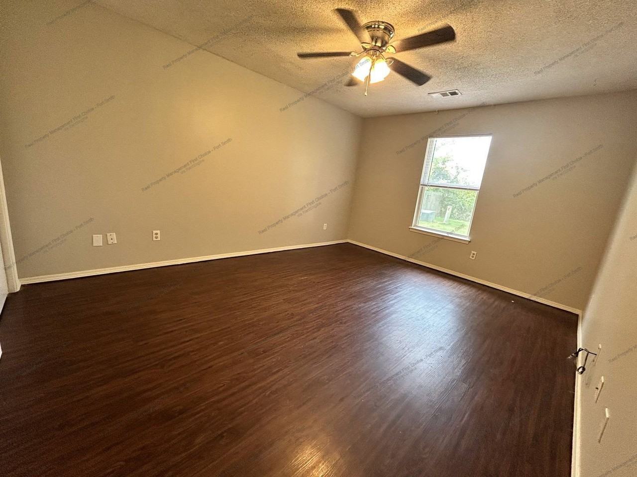 1911 Whippoorwill Dr - Photo 7 of 19