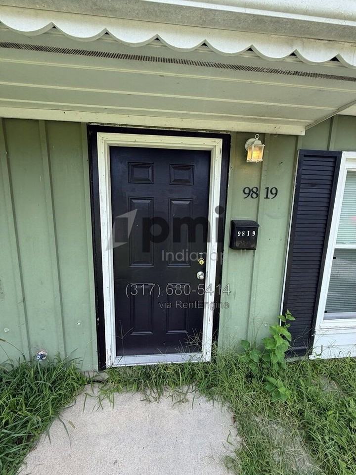 9819 Bishop Ct - Photo 3 of 40